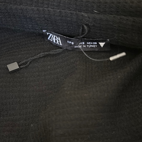 Zara Black Cropped Jacket/MAKE ME AN OFFER - Picture 2 of 2